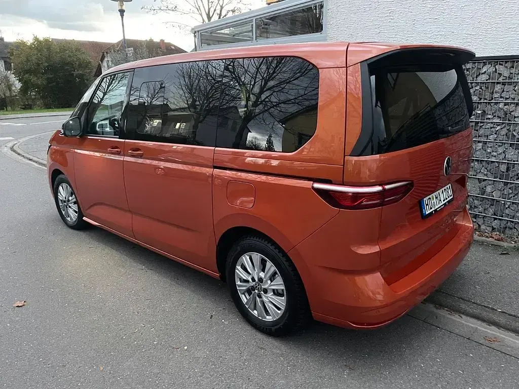 Gebraucht VW Multivan 150 PS (110 kW) 2024 Orange Van / Kleinbus