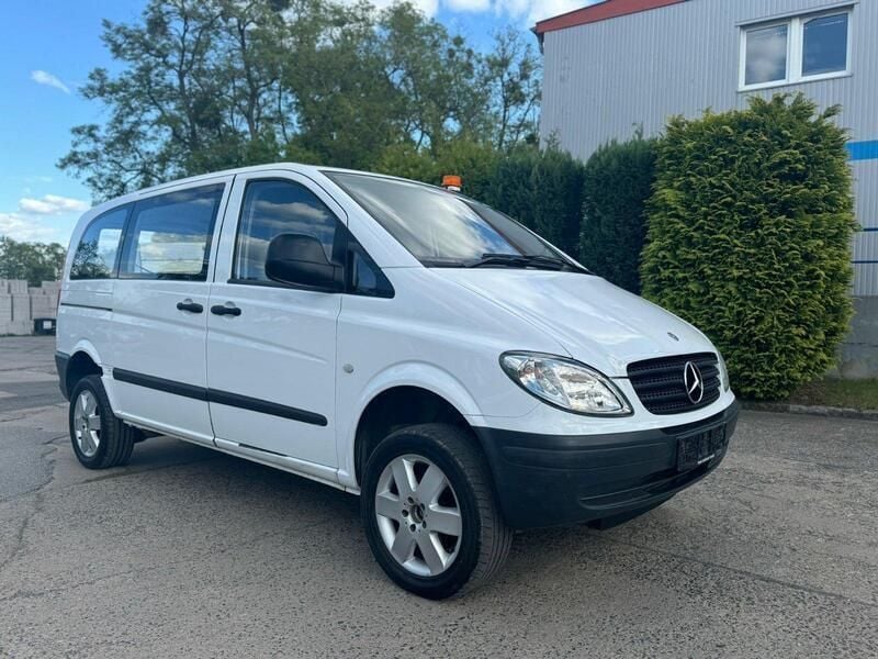 Weiß Gebraucht 2008 Mercedes Vito Van / Kleinbus | 7.999 € - Bild 1/4