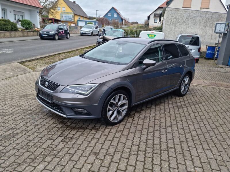 Grau Gebraucht 2015 Seat Leon X-Perience 4Drive Kombi | 15.990 € (Guter Preis) - Bild 1/4