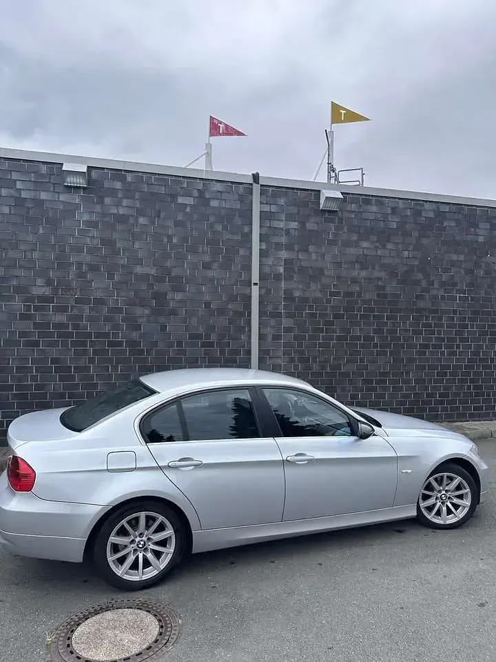 Gebraucht BMW 325 218 PS (160 kW) 2007 Limousine