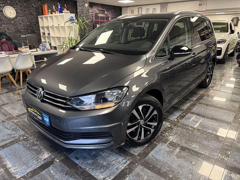Grau Gebraucht 2020 VW Touran Comfortline Van / Kleinbus | 22.950 € (Fairer Preis) - Bild 1/4
