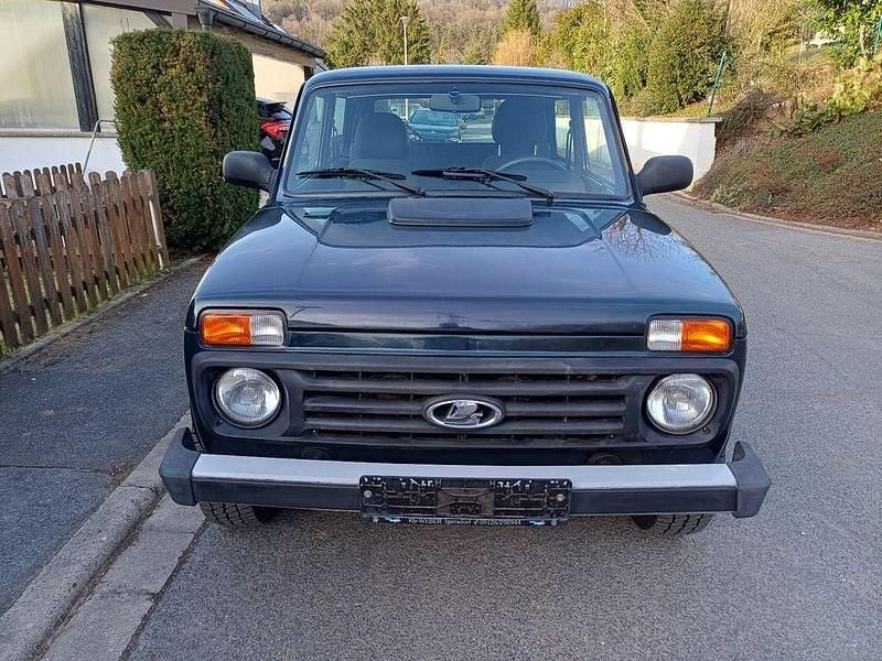 Gebraucht Lada Taiga 83 PS (61 kW) 2017 Grün SUV