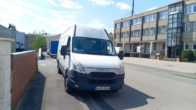 Weiß Gebraucht 2012 Iveco Daily Van / Kleinbus | 6.350 € (Guter Preis) - Bild 1/4