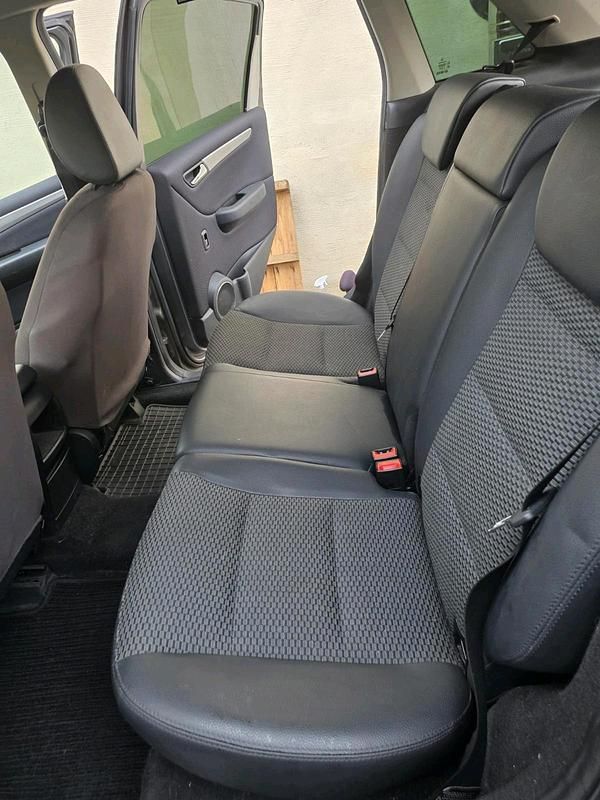 Gebraucht Mercedes B180 109 PS (80 kW) 2009 Grau Van / Kleinbus