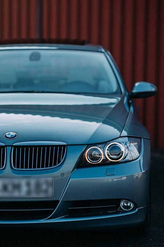 Second-hand BMW 330 Performance 258 CP (189 kW) 2004 Argintiu Berlinǎ