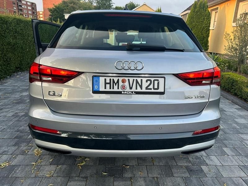 Silber Gebraucht 2022 Audi Q3 Comfort SUV | 29.500 € - Bild 1/4