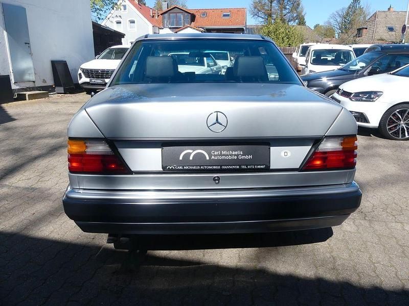 Gebraucht Mercedes E500 326 PS (239 kW) 1991 Silber Limousine