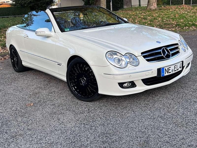 Gebraucht Mercedes CLK350 272 PS (200 kW) 2008 Calcitweiss  unilack Cabrio