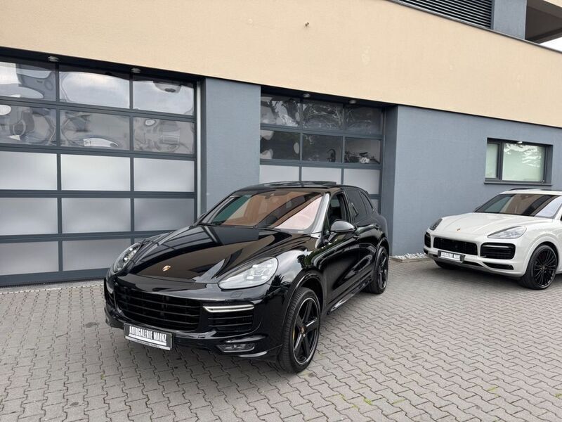 Schwarz Gebraucht 2015 Porsche Cayenne Turbo S SUV | 49.790 € - Bild 1/4