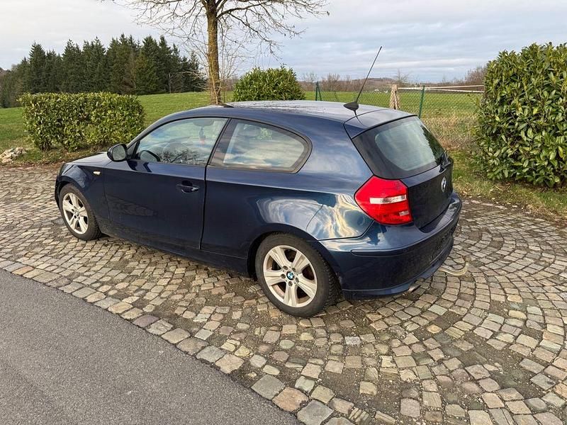 Gebraucht BMW 116 116 PS (85 kW) 2009 Blau Kleinwagen