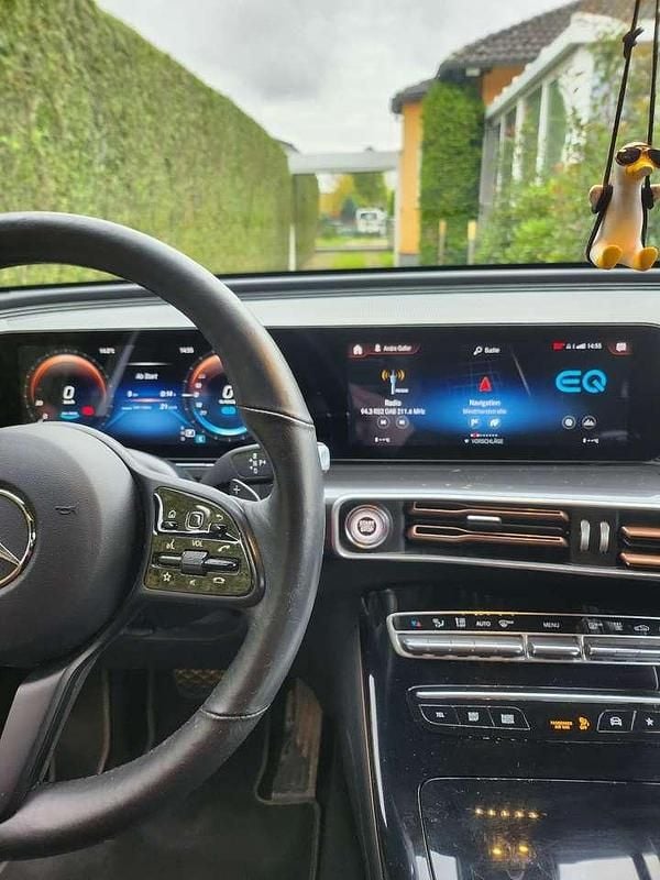 Weiß Gebraucht 2020 Mercedes EQC400 SUV | 29.800 € (Guter Preis) - Bild 1/4