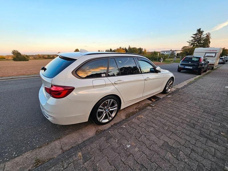 Gebraucht BMW 320 Shadowline 190 PS (139 kW) 2019 Weiß Kombi