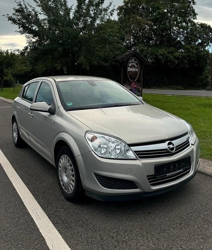 Grau Gebraucht 2008 Opel Astra Kleinwagen | 2.250 € (Fairer Preis) - Bild 1/4