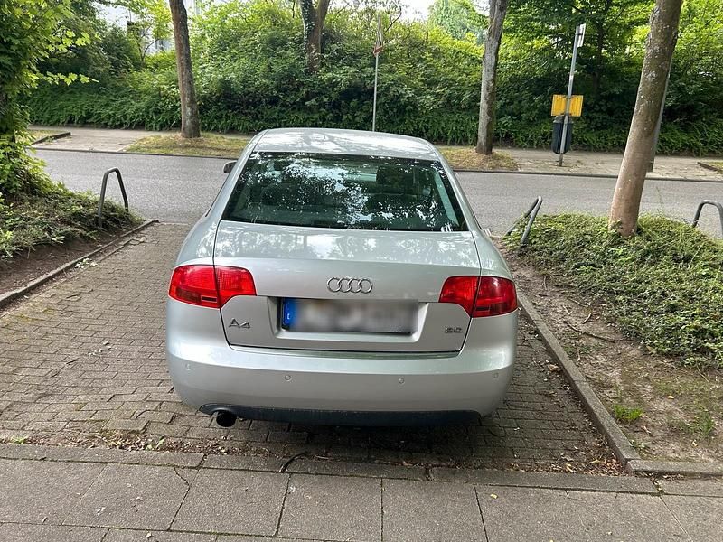 Grau Gebraucht 2006 Audi A4 Limousine | 4.000 € (Fairer Preis) - Bild 1/4