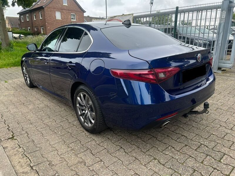 Gebraucht Alfa Romeo Giulia 150 PS (110 kW) 2018 Blau Limousine