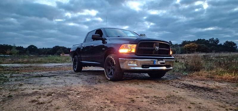 Schwarz Gebraucht 2009 Dodge Ram Abholung | 17.000 € (Fairer Preis) - Bild 1/4