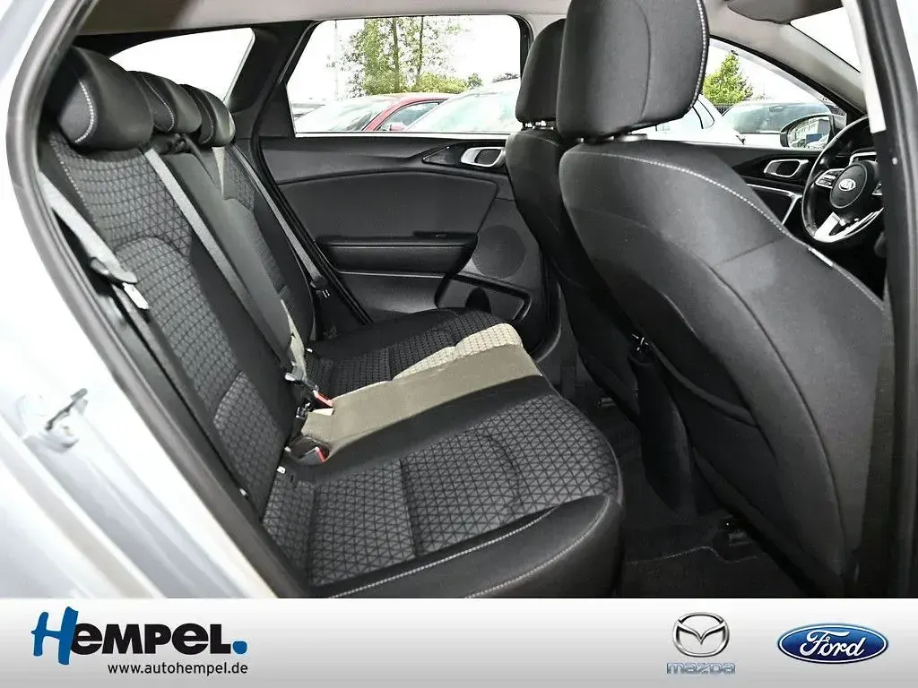Gebraucht Kia Ceed Vision 140 PS (102 kW) 2020 Silber / sparkling silver (metallic) Kleinwagen