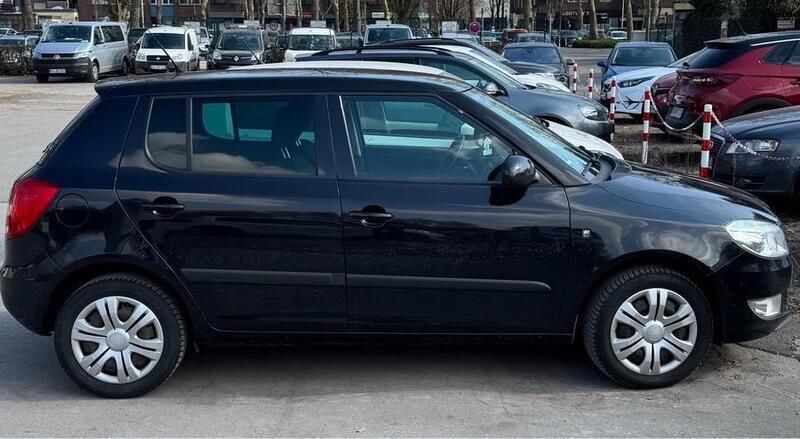 Schwarz Gebraucht 2012 Skoda Fabia Kleinwagen | 2.800 € (Fairer Preis) - Bild 1/4