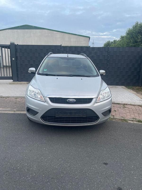 Grau Gebraucht 2010 Ford Focus Style Kombi | 4.900 € (Fairer Preis) - Bild 1/4