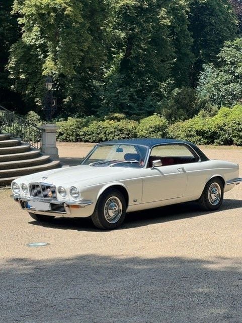 Weiß Gebraucht 1974 Jaguar XJ6 Limousine | 38.000 € - Bild 1/4
