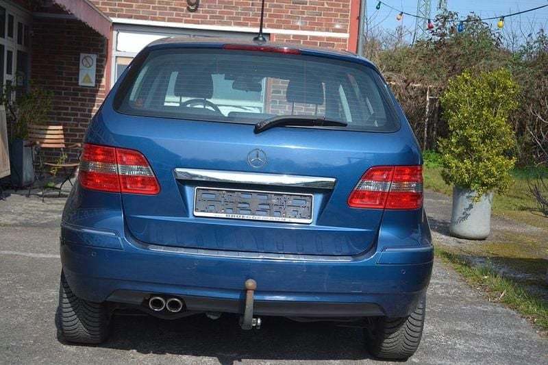 Gebraucht Mercedes B200 193 PS (141 kW) 2010 Blau Van / Kleinbus