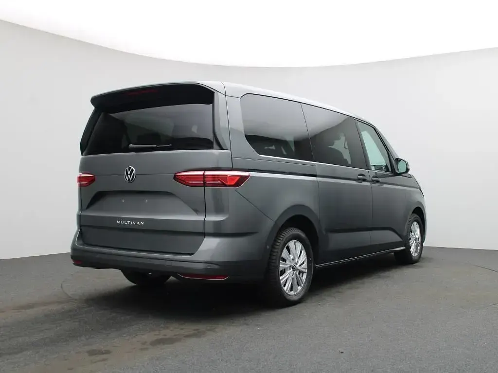 Gebraucht VW T7 Life 150 PS (110 kW) 2025 Indiumgrau metallic Van