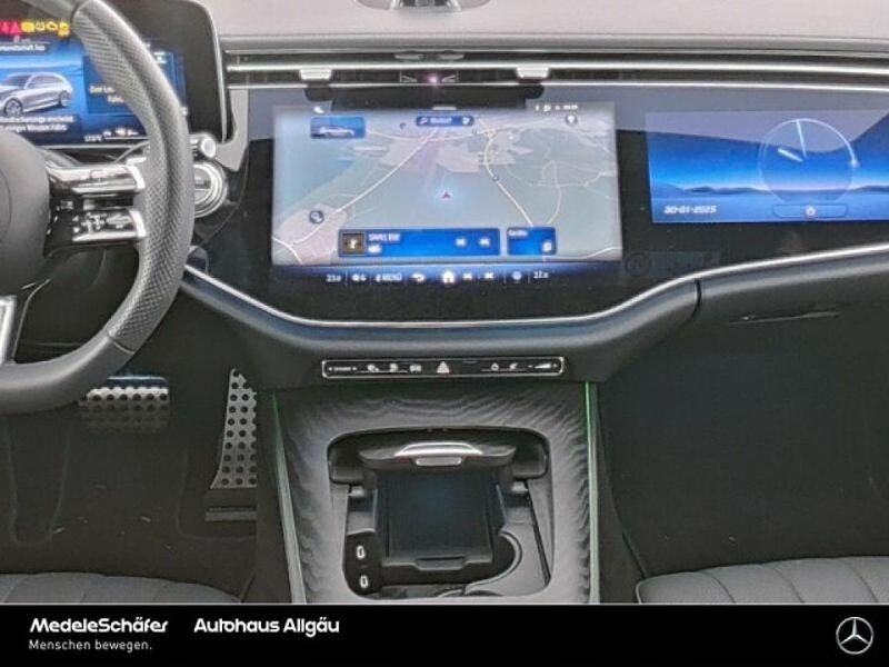 Gebraucht Mercedes E300 AMG 197 PS (144 kW) 2023 Lack hightechsilber (metallic) Kombi