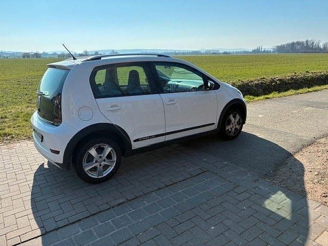 Gebraucht VW cross up! 75 PS (55 kW) 2019 Weiß Kleinwagen