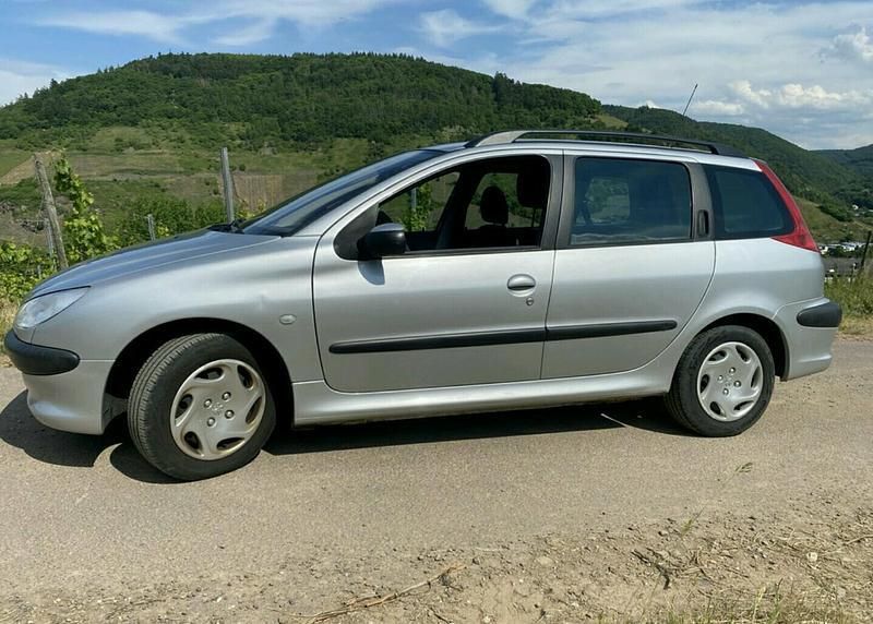 Grau Gebraucht 2003 Peugeot 206 Kombi | 1.000 € (Guter Preis) - Bild 1/4
