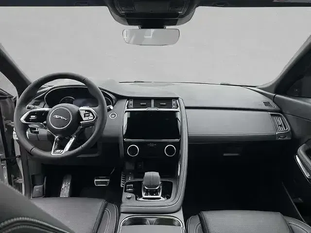 Second-hand Jaguar E-Pace R-Dynamic 165 CP (121 kW) 2023 Gri SUV