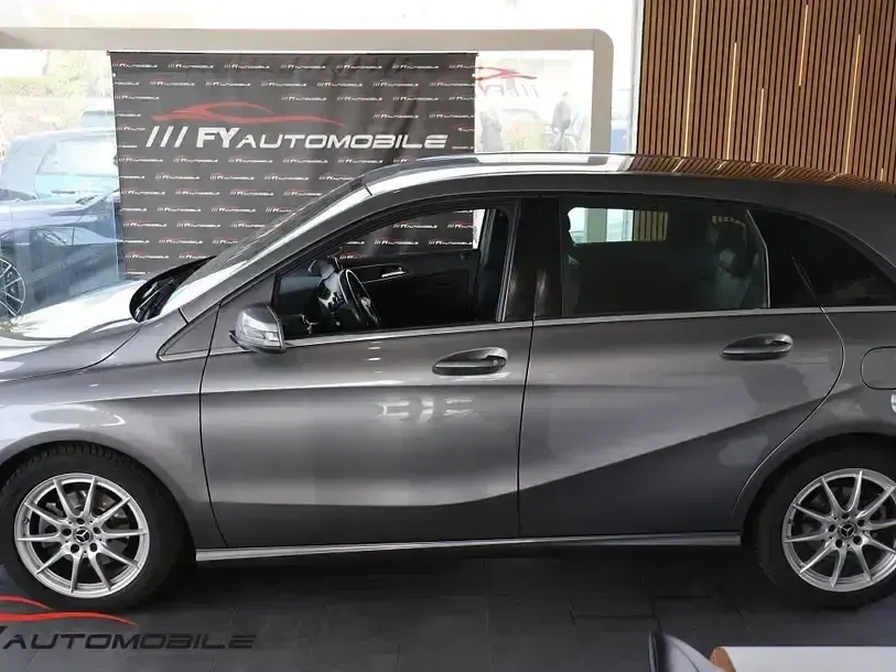 Gebraucht Mercedes B180 Style 122 PS (89 kW) 2018 Mountaingrau  met. Kleinwagen