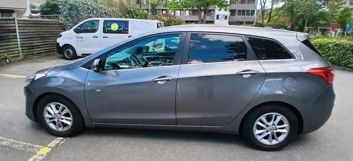 Gebraucht Hyundai i30 110 PS (80 kW) 2014 Grau Kombi