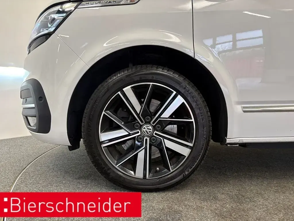 Gebraucht VW Multivan Generation Six 204 PS (150 kW) 2022 Weiß Van / Kleinbus