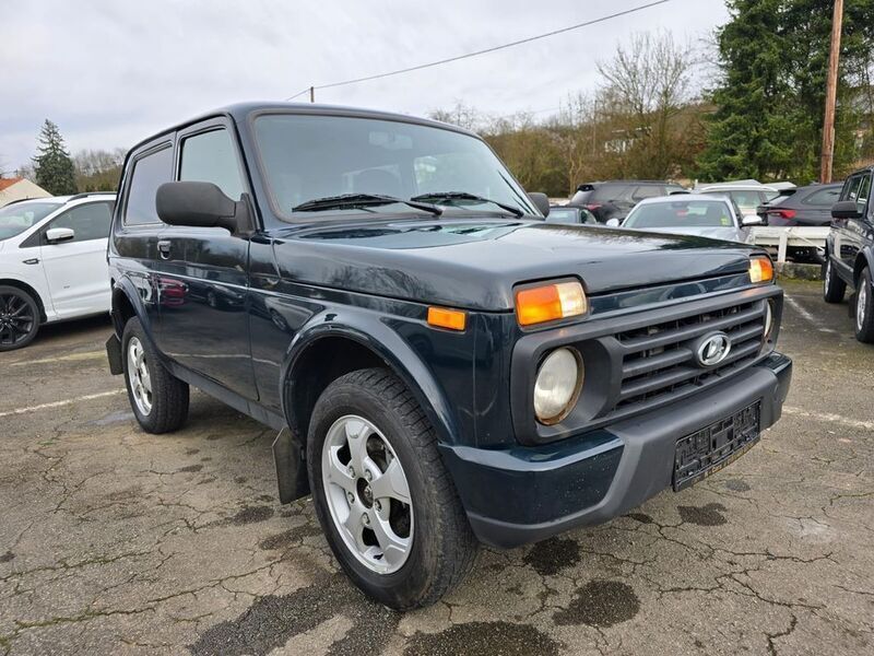 Grün Gebraucht 2018 Lada Urban SUV | 8.899 € (Fairer Preis) - Bild 1/4