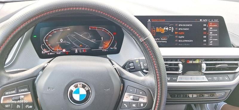 Schwarz Gebraucht 2021 BMW 118 Kleinwagen | 20.650 € (Etwas zu teuer) - Bild 1/4