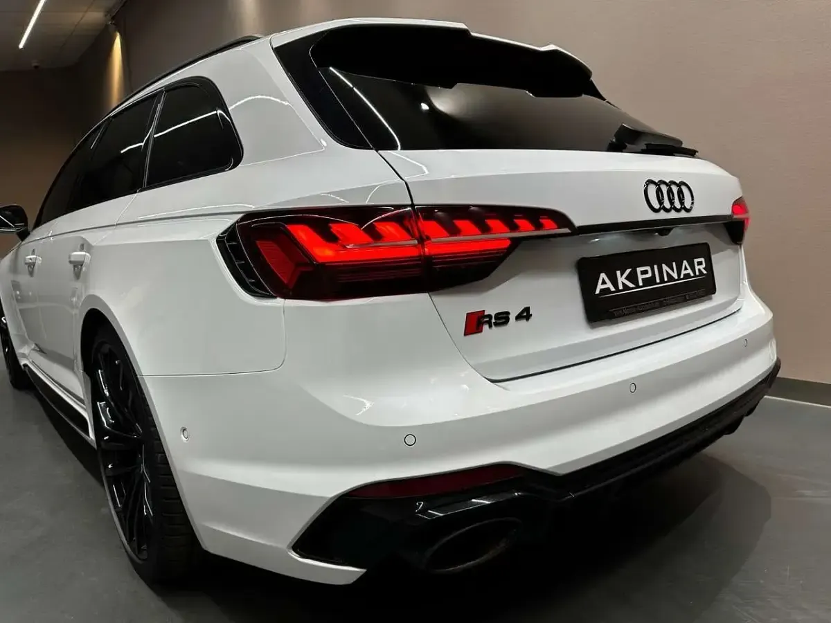 Gebraucht Audi RS4 Sport 450 PS (330 kW) 2023 Weiß Kombi