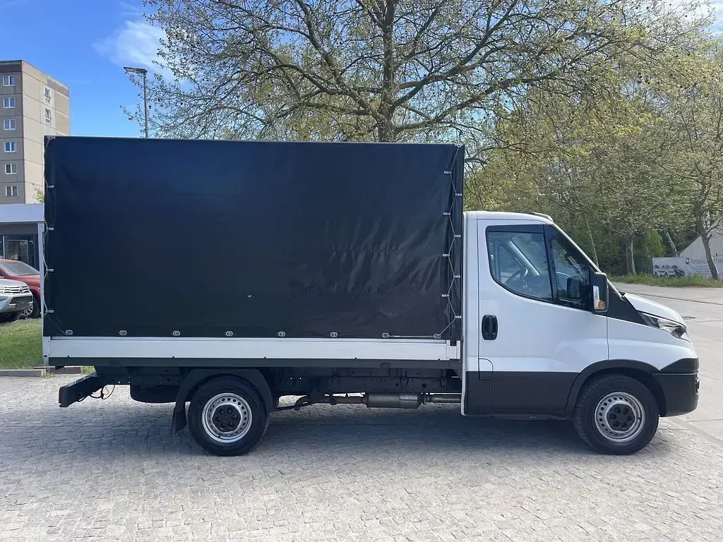 Gebraucht Iveco Daily 179 PS (131 kW) 2019 Weiß Van / Kleinbus