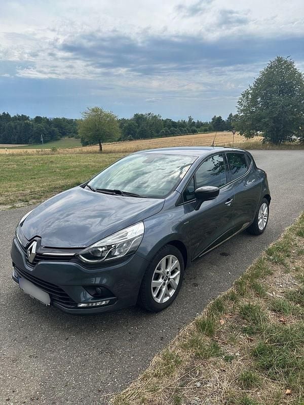 Grau Gebraucht 2019 Renault Clio IV LIMITED Kleinwagen | 8.900 € (Guter Preis) - Bild 1/4