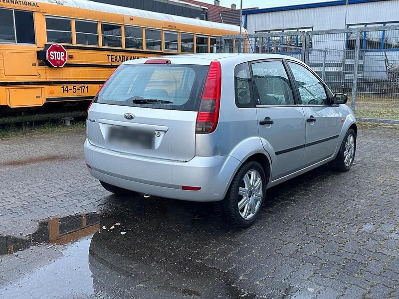 Gebraucht Ford Fiesta 2002 Silber Kleinwagen
