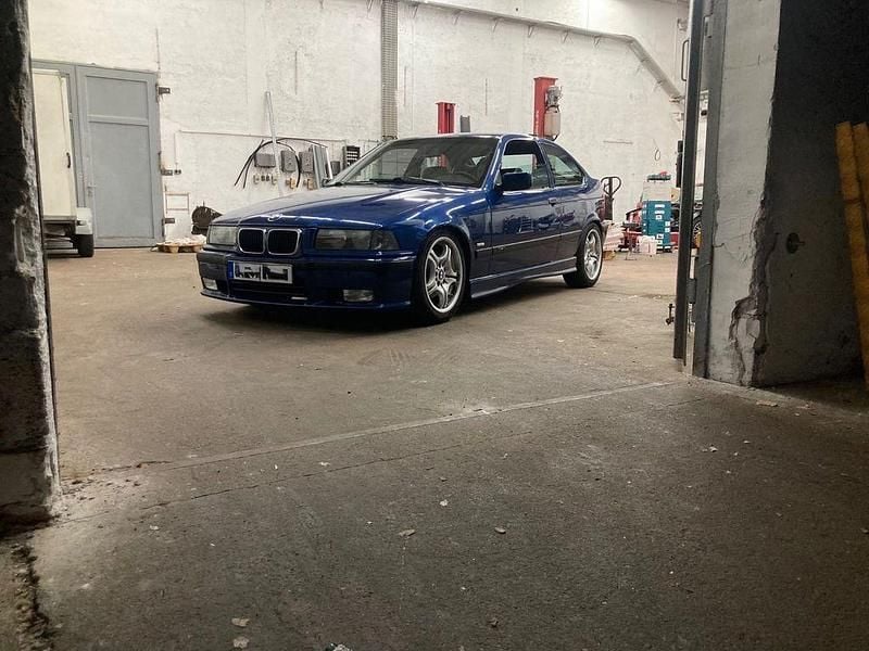 Second-hand BMW 323 170 CP (125 kW) 2000 Albastru Berlinǎ