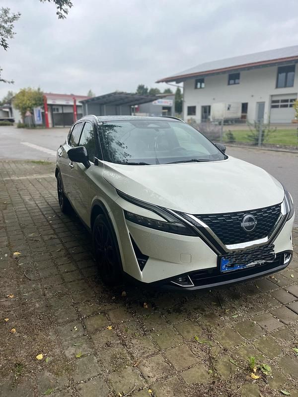 Weiß Gebraucht 2023 Nissan Qashqai Tekna SUV | 22.900 € (Superpreis) - Bild 1/4