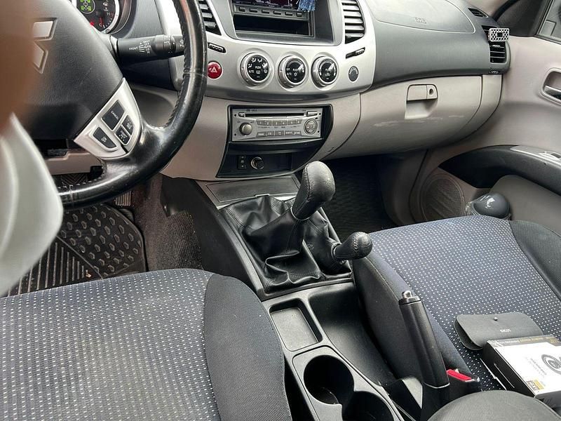 Gebraucht Mitsubishi L200 178 PS (130 kW) 2012 Schwarz Pickup