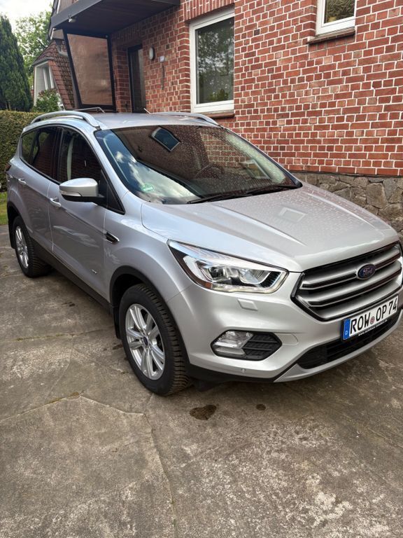 Silber Gebraucht 2017 Ford Kuga Titanium SUV | 14.900 € (Fairer Preis) - Bild 1/4