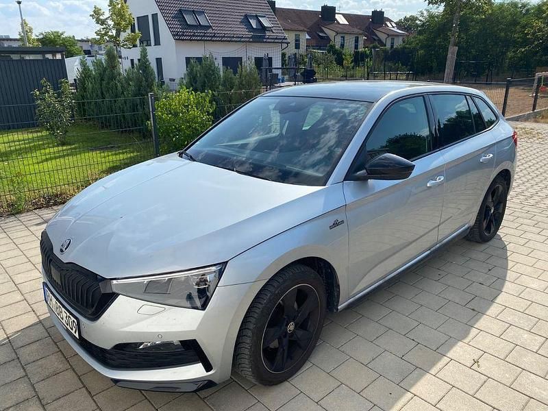 Silber Gebraucht 2022 Skoda Scala Monte Carlo Kleinwagen | 19.100 € (Fairer Preis) - Bild 1/4