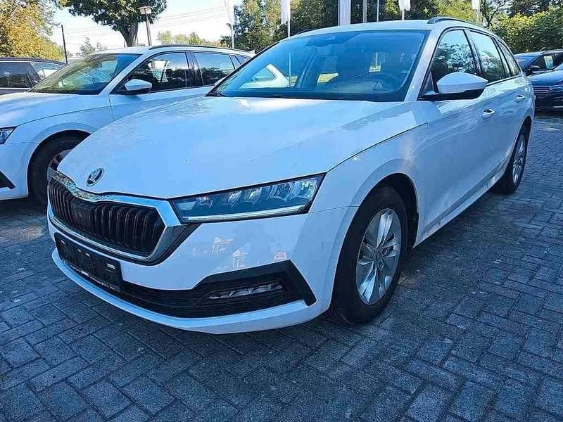 Candyweiss Gebraucht 2021 Skoda Octavia Ambition Kombi | 16.490 € (Superpreis) - Bild 1/4