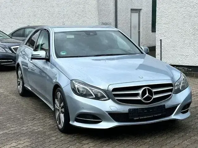 Używany Mercedes E350 Avantgarde 252 KM (185 kW) 2013 Srebrny Sedan/Limuzyna