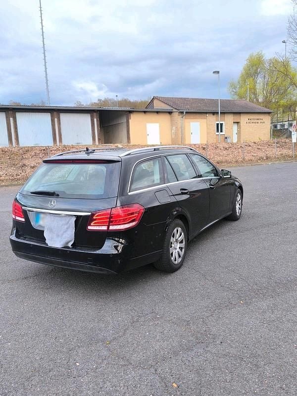 Gebraucht Mercedes E250 204 PS (150 kW) 2014 Schwarz Kombi