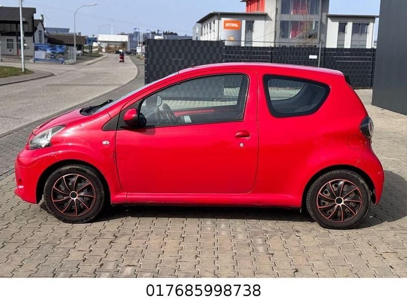 Gebraucht Toyota Aygo Cool 68 PS (50 kW) 2012 Rot Kleinwagen