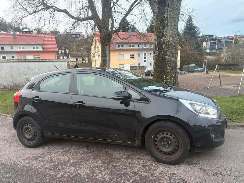 Gebraucht Kia Rio Spirit 85 PS (62 kW) 2012 Schwarz Kleinwagen
