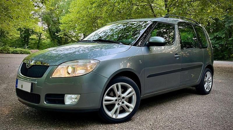 Silber Gebraucht 2010 Skoda Roomster Plus Edition Kombi | 5.555 € (Etwas zu teuer) - Bild 1/4